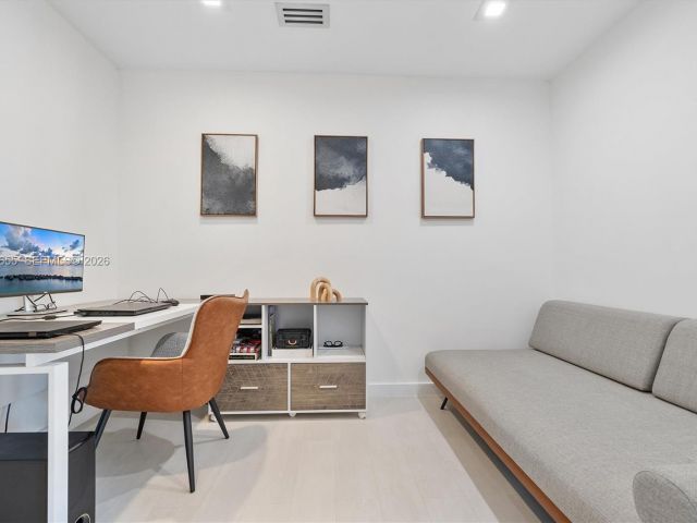 Продажа дома по адресу 20345 NE 10th Ct - фото 7531736