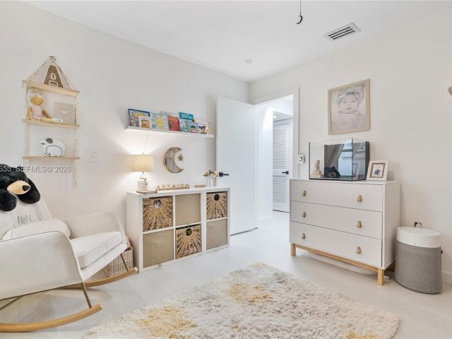 Продажа дома по адресу 20345 NE 10th Ct - фото 7531738