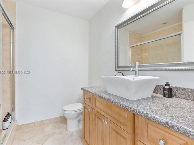 Продажа дома по адресу 20345 NE 10th Ct - фото 7531739