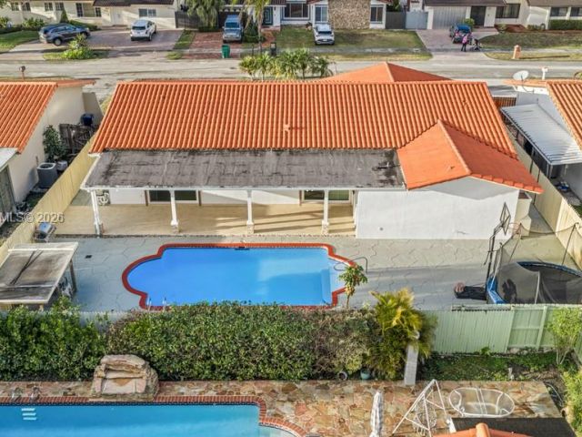 Продажа дома по адресу 13170 SW 20th St - фото 7515413