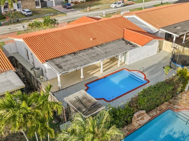 Продажа дома по адресу 13170 SW 20th St - фото 7515414