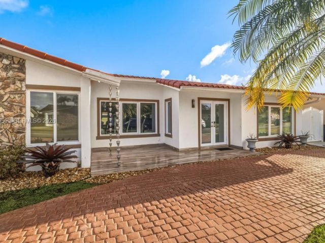 Продажа дома по адресу 13170 SW 20th St - фото 7515423