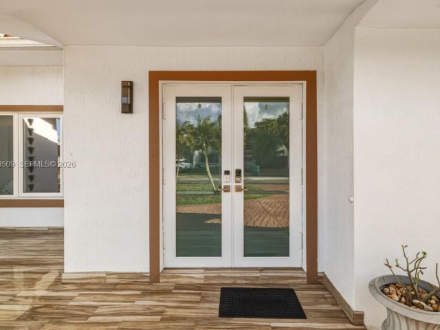 Продажа дома по адресу 13170 SW 20th St - фото 7515425