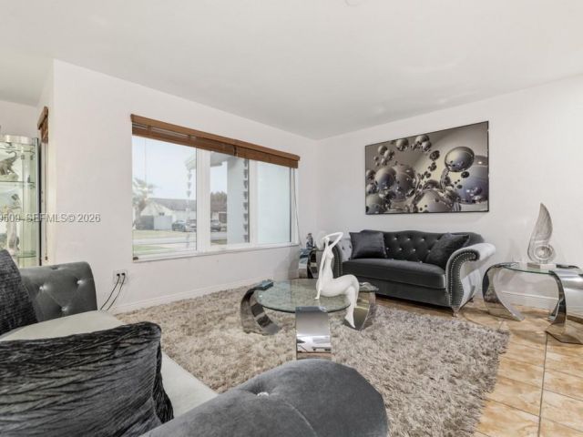 Продажа дома по адресу 13170 SW 20th St - фото 7515427