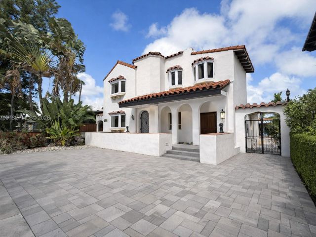 Продажа дома по адресу 1727 SW 11th Ter - фото 7518224