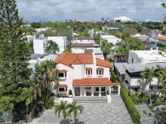 Продажа дома по адресу 1727 SW 11th Ter - фото 7518225