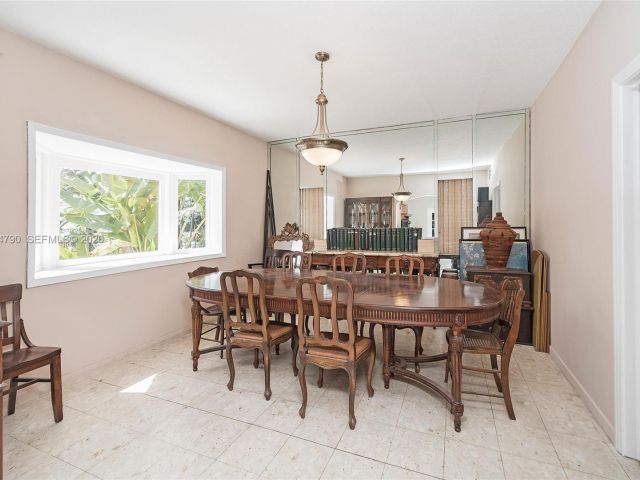 Продажа дома по адресу 1727 SW 11th Ter - фото 7518227