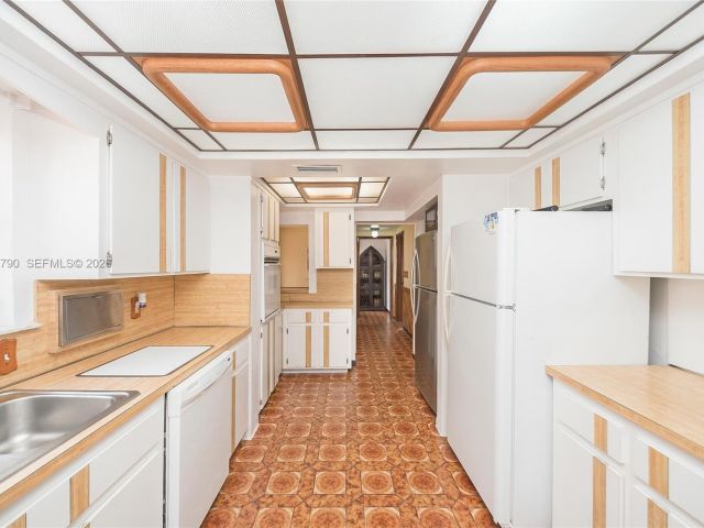 Продажа дома по адресу 1727 SW 11th Ter - фото 7518230