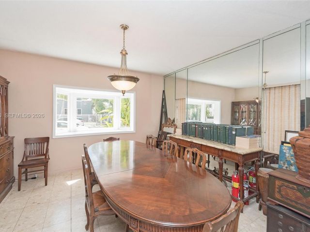 Продажа дома по адресу 1727 SW 11th Ter - фото 7518231