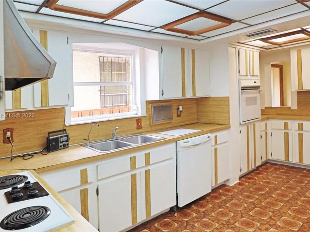 Продажа дома по адресу 1727 SW 11th Ter - фото 7518234