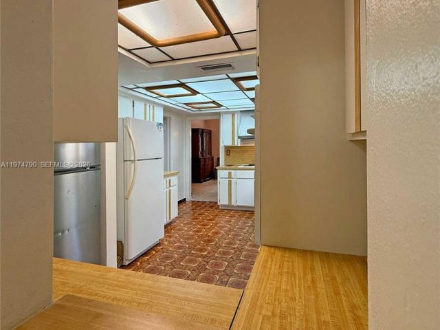 Продажа дома по адресу 1727 SW 11th Ter - фото 7518237