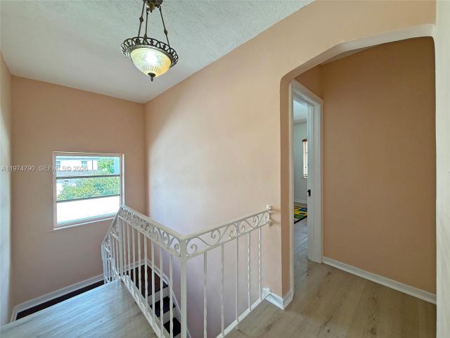 Продажа дома по адресу 1727 SW 11th Ter - фото 7518240