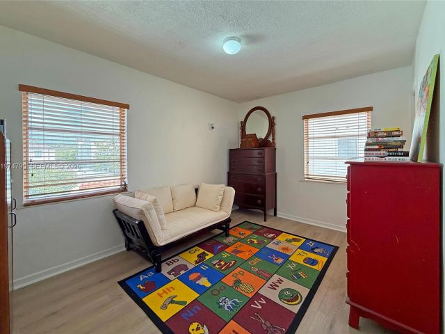 Продажа дома по адресу 1727 SW 11th Ter - фото 7518242