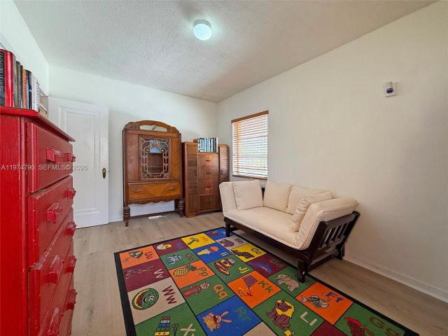 Продажа дома по адресу 1727 SW 11th Ter - фото 7518243