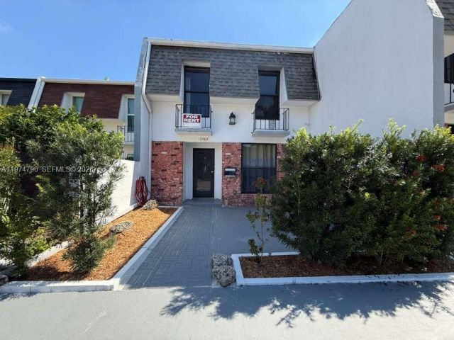 Дом в аренду по адресу 13503 NE 24th Pl 13503 - фото 7475695