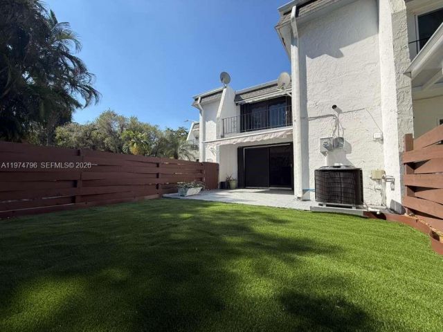 Дом в аренду по адресу 13503 NE 24th Pl 13503 - фото 7475696