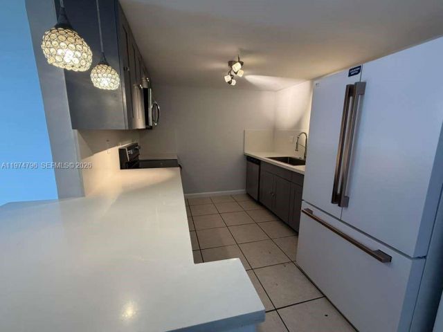 Дом в аренду по адресу 13503 NE 24th Pl 13503 - фото 7475698