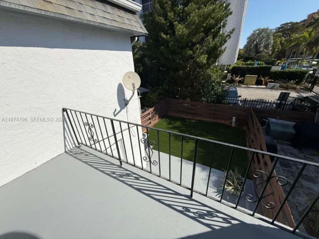 Дом в аренду по адресу 13503 NE 24th Pl 13503 - фото 7475701