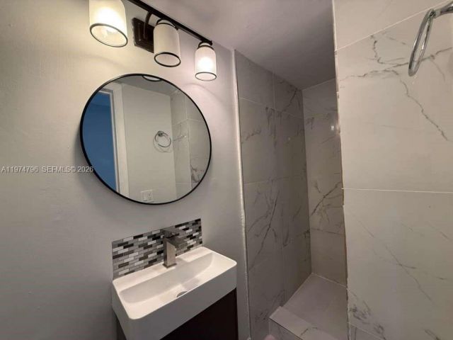 Дом в аренду по адресу 13503 NE 24th Pl 13503 - фото 7475708