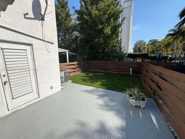 Дом в аренду по адресу 13503 NE 24th Pl 13503 - фото 7475709