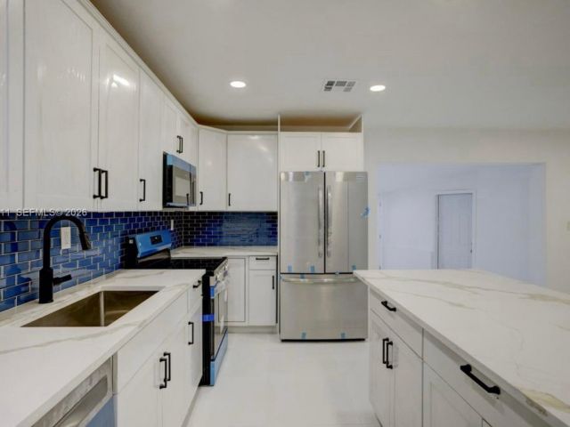 Дом в аренду по адресу 1101 NW 14th Ct - фото 7483100