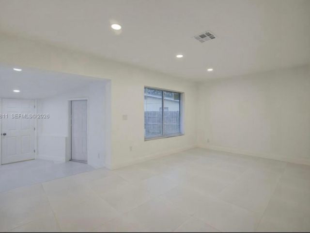 Дом в аренду по адресу 1101 NW 14th Ct - фото 7483102