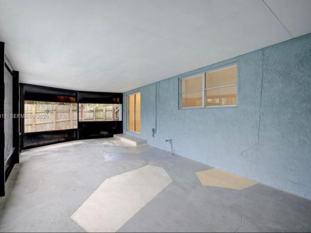 Дом в аренду по адресу 1101 NW 14th Ct - фото 7483105