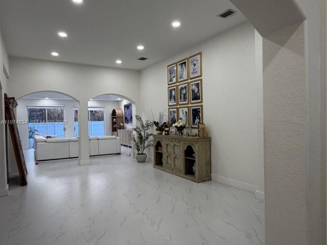 Продажа дома по адресу 3744 SW 156th Ct - фото 7537001