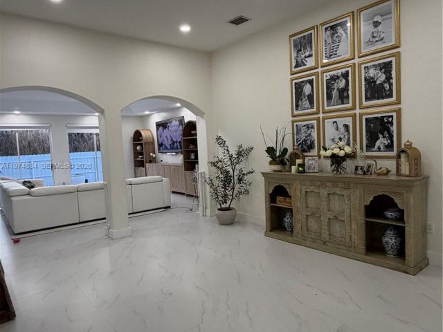 Продажа дома по адресу 3744 SW 156th Ct - фото 7537002