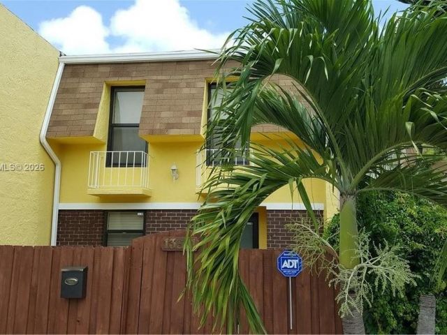 Дом в аренду по адресу 13511 NE 24th Pl - фото 7475312