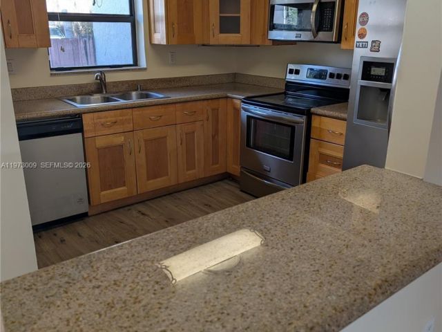 Дом в аренду по адресу 13511 NE 24th Pl - фото 7475314