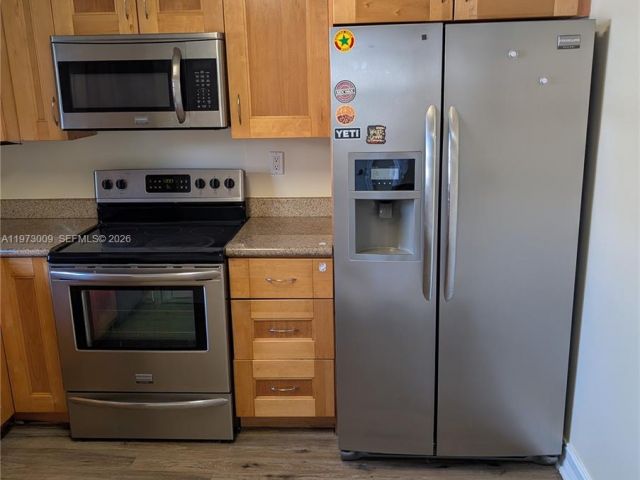 Дом в аренду по адресу 13511 NE 24th Pl - фото 7475316