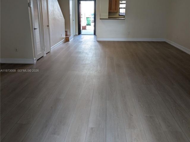 Дом в аренду по адресу 13511 NE 24th Pl - фото 7475318