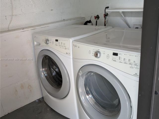 Дом в аренду по адресу 13511 NE 24th Pl - фото 7475325