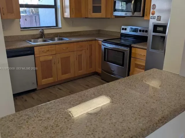 Дом в аренду по адресу 13511 NE 24th Pl - фото 7475314