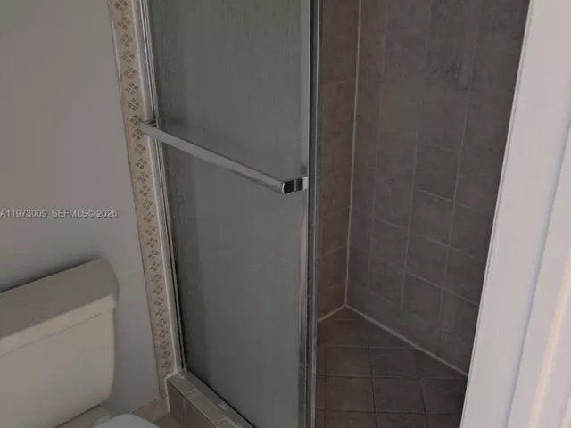 Дом в аренду по адресу 13511 NE 24th Pl - фото 7475322