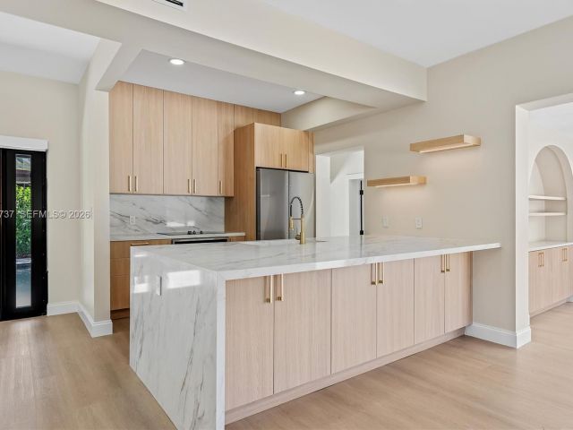 Продажа дома по адресу 4144 Alton Rd - фото 7468754