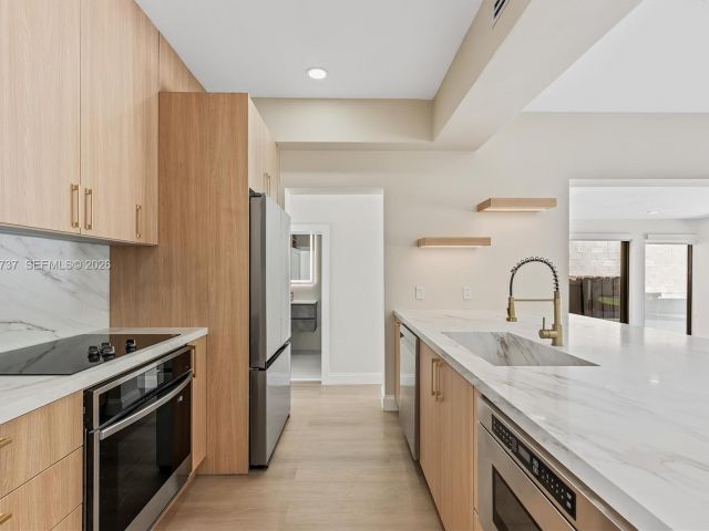 Продажа дома по адресу 4144 Alton Rd - фото 7468755