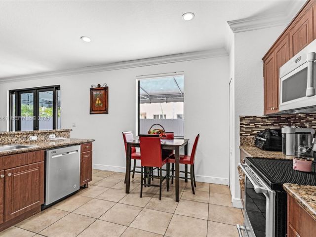 Продажа дома по адресу 16610 SW 57 LN - фото 7525745