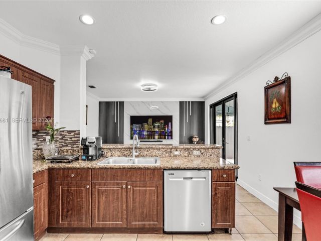 Продажа дома по адресу 16610 SW 57 LN - фото 7525747