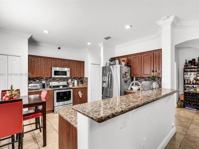 Продажа дома по адресу 16610 SW 57 LN - фото 7525748