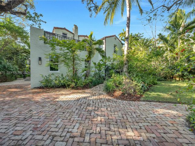 Продажа дома по адресу 1720 Espanola Dr - фото 7525361