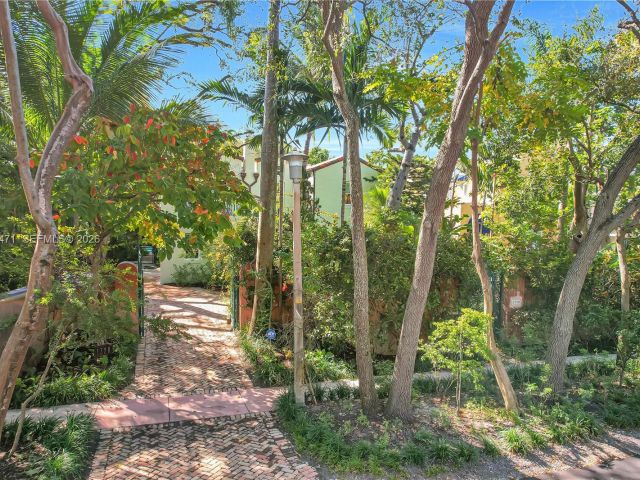 Продажа дома по адресу 1720 Espanola Dr - фото 7525362