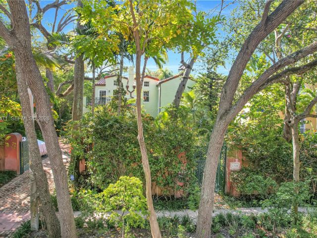 Продажа дома по адресу 1720 Espanola Dr - фото 7525363