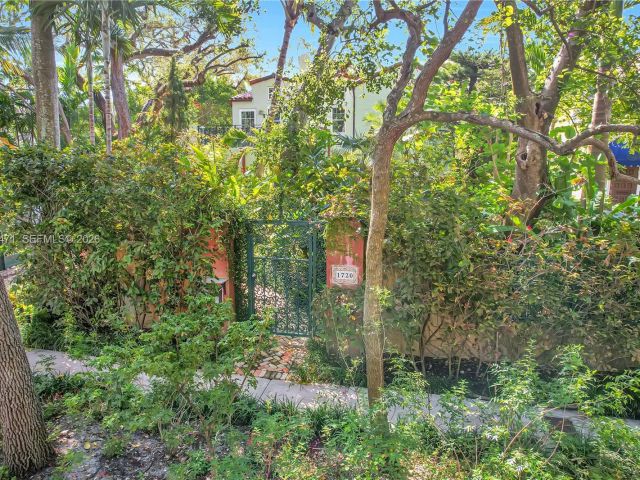 Продажа дома по адресу 1720 Espanola Dr - фото 7525364