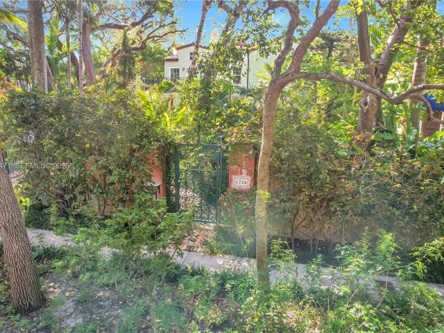 Продажа дома по адресу 1720 Espanola Dr - фото 7525365