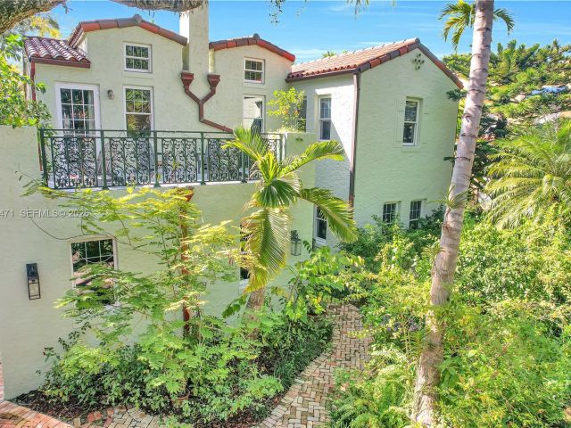 Продажа дома по адресу 1720 Espanola Dr - фото 7525366