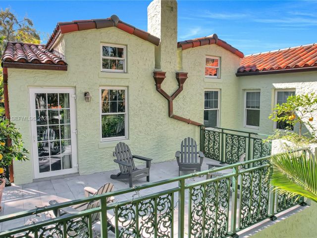 Продажа дома по адресу 1720 Espanola Dr - фото 7525367