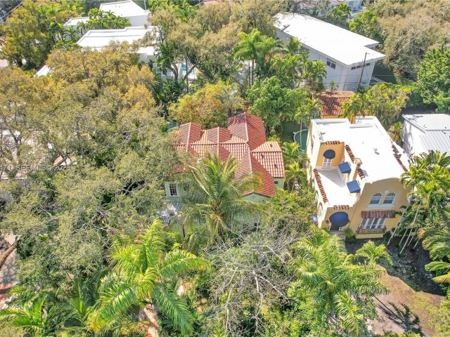 Продажа дома по адресу 1720 Espanola Dr - фото 7525369