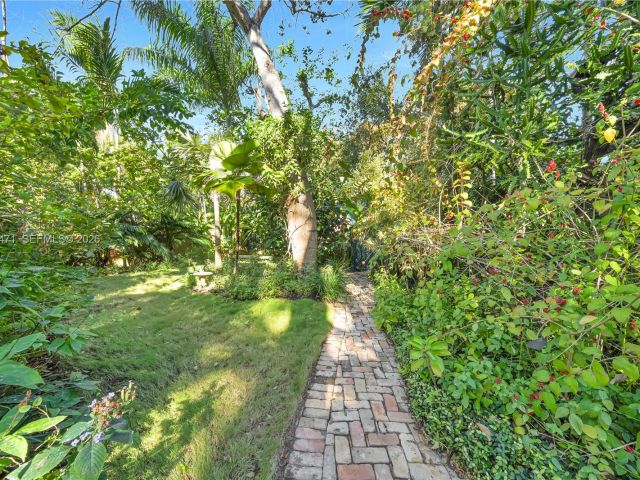 Продажа дома по адресу 1720 Espanola Dr - фото 7525371